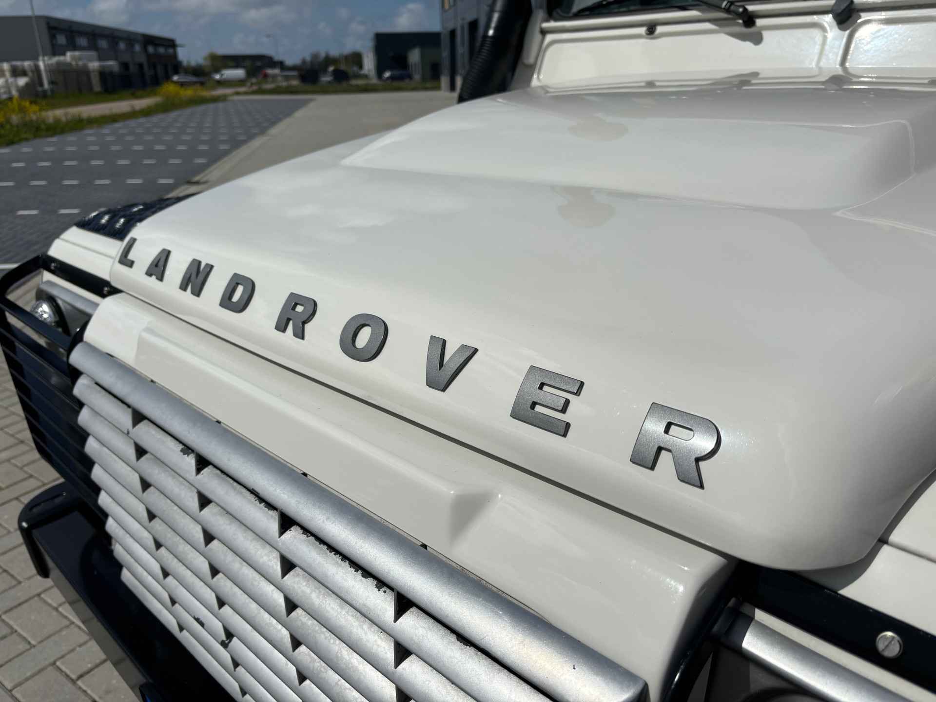 Land Rover Defender 2.4 TD 110 SW S wit 19645365_19