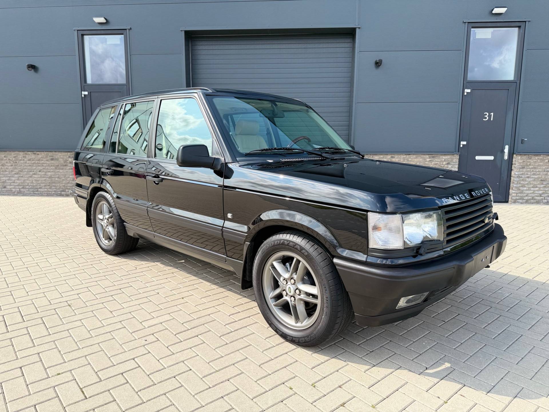 Land Rover Range Rover 4.6 HSE Zwart