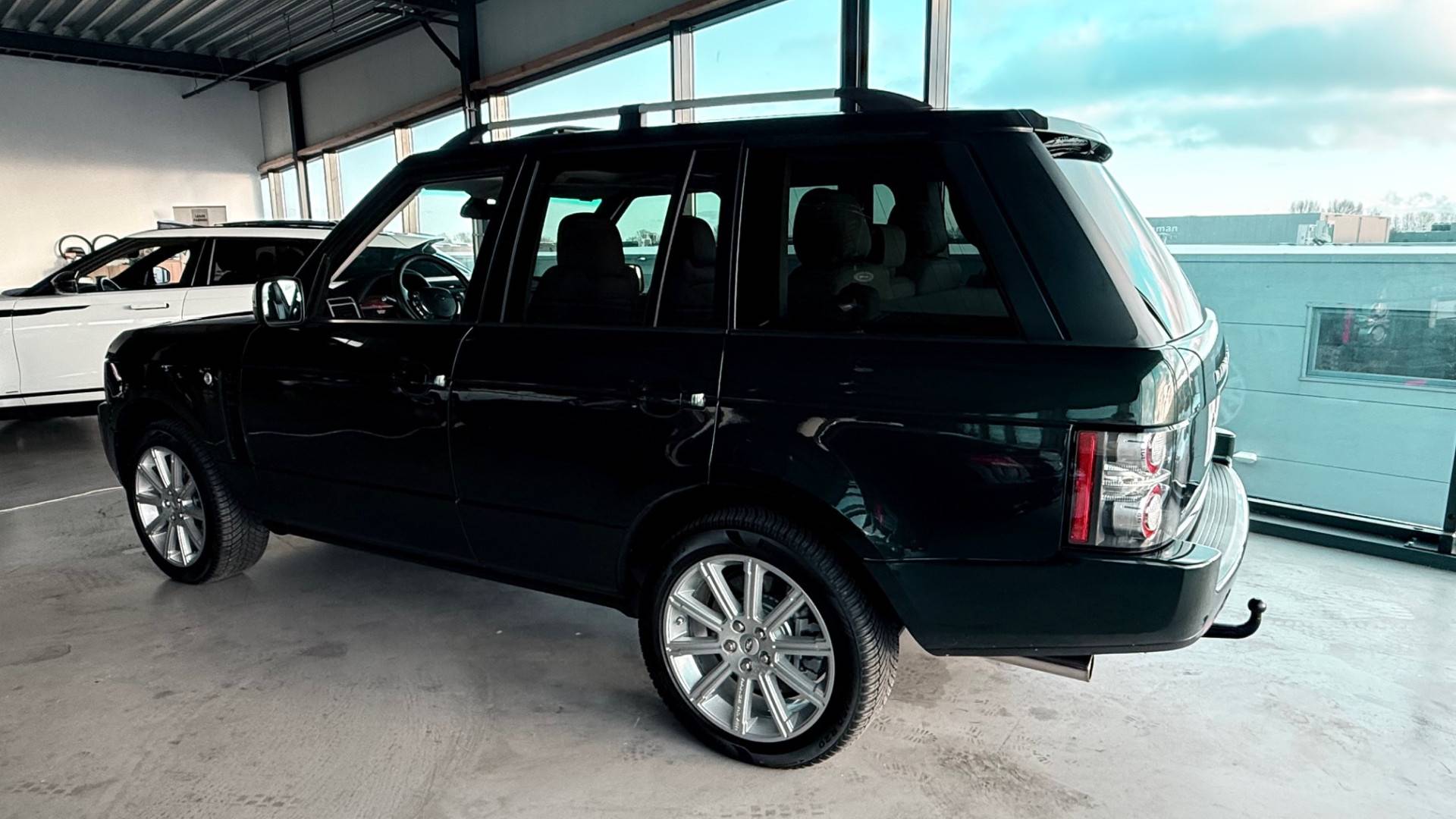 Land Rover Range Rover 5.0 V8 Supercharged 485984376-6