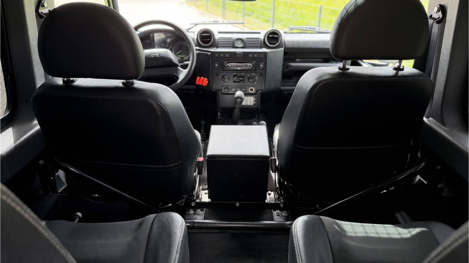 Land Rover Defender 90 X-tech zwart 173564173-13