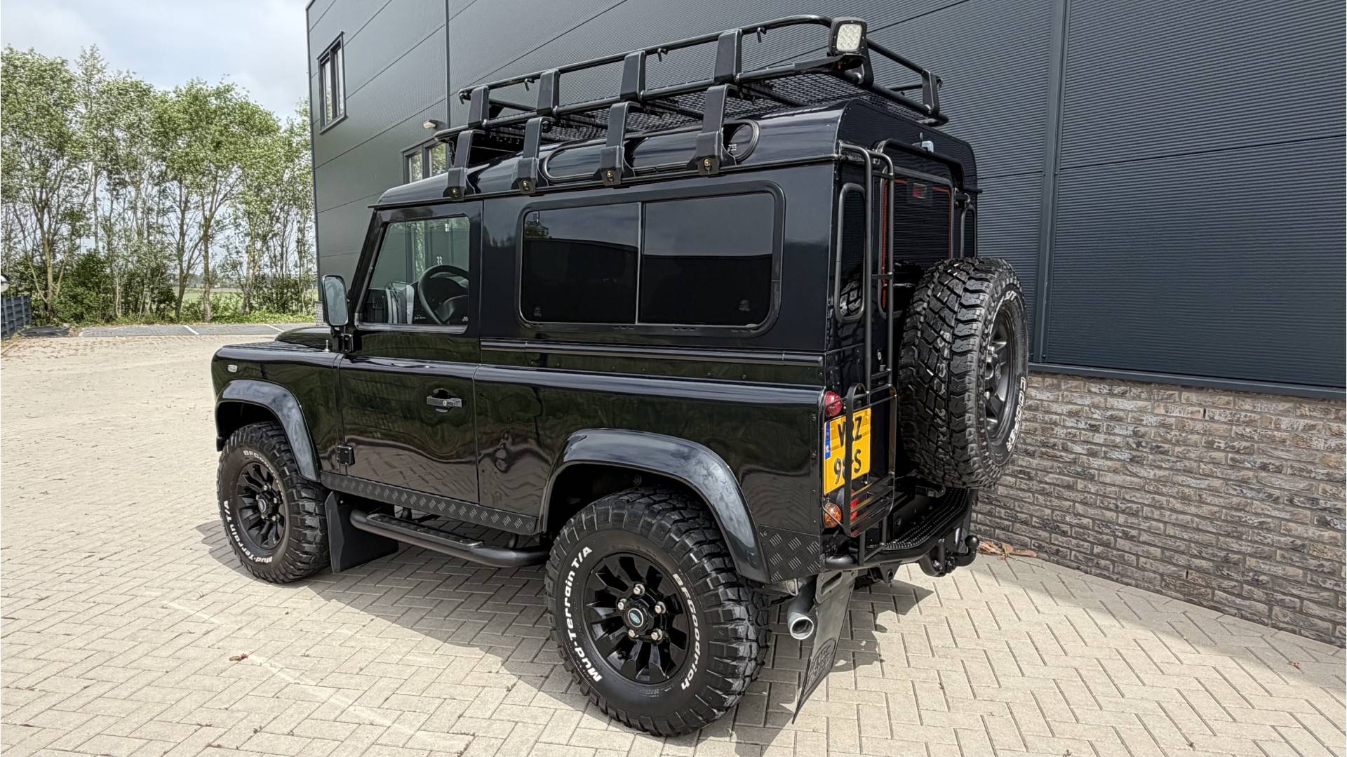 Land Rover Defender 90 X-tech zwart 173564173-16
