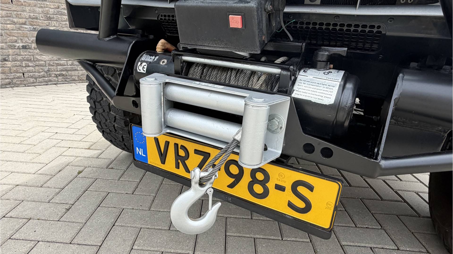 Land Rover Defender 90 X-tech zwart 173564173-4