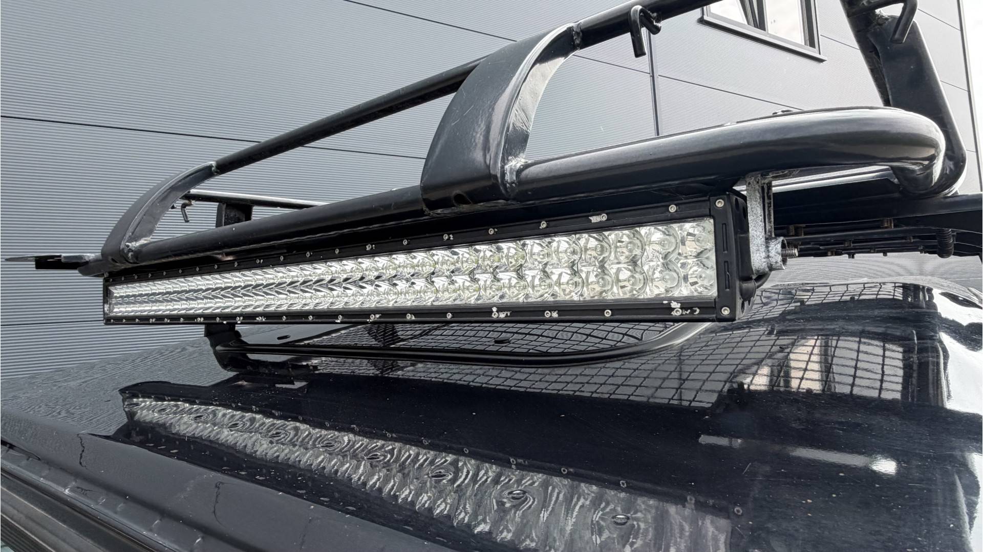 Land Rover Defender 90 X-tech zwart 173564173-8