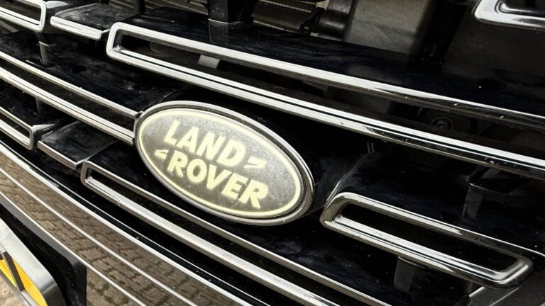 land rover range rover 3.0 P440e Autobiography PHEV Approved 148167949-12